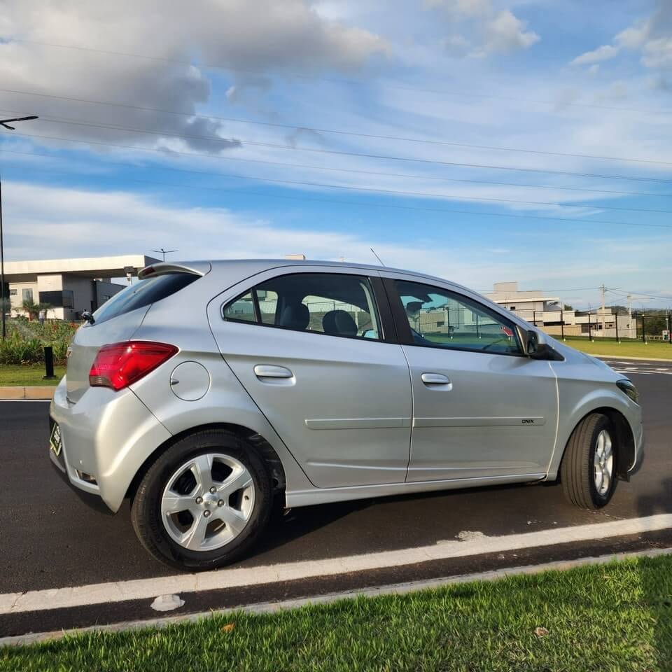 Chevrolet Onix LT - 1.4