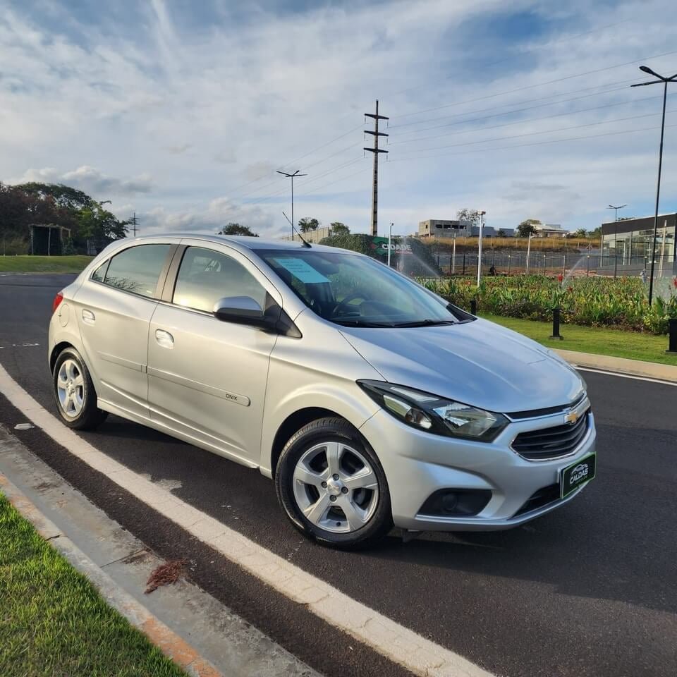 Chevrolet Onix LT - 1.4